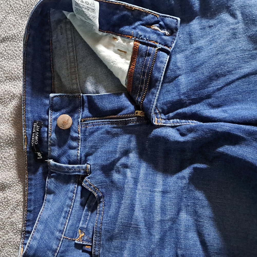 Lee Curvy Fit Modern Series Blue Denim Shorts - Lightly Used - Picture 3 of 4